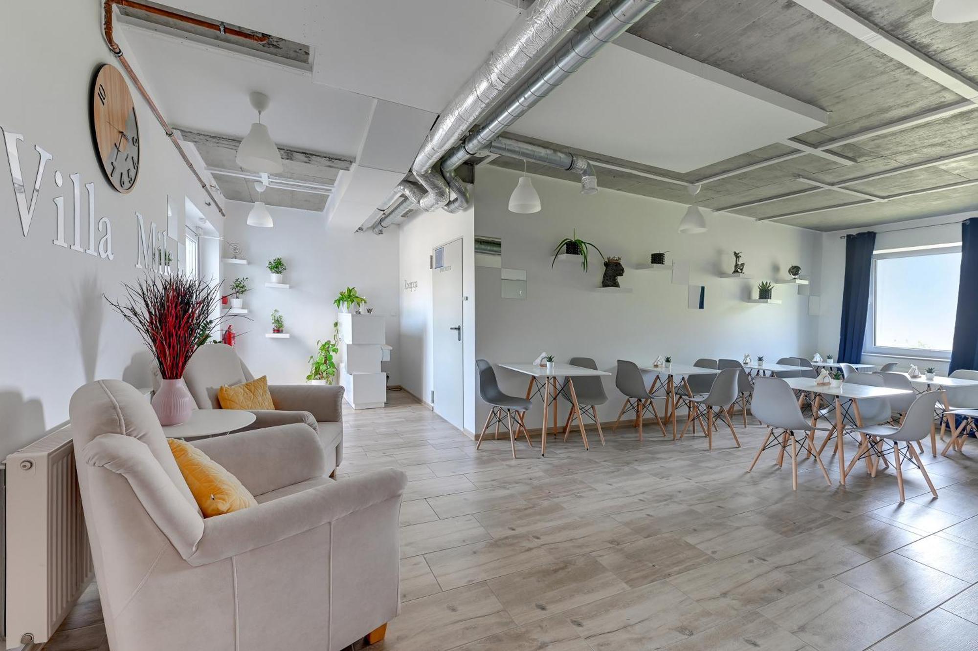 Mile Gdansk Airport & Parking Dlugoterminowy Bed & Breakfast Exterior photo