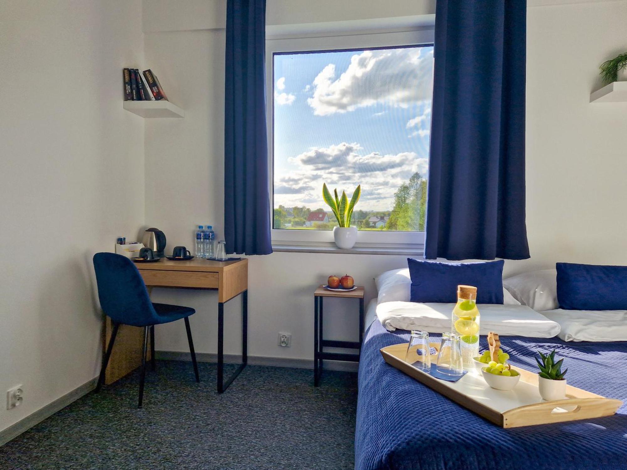 Mile Gdansk Airport & Parking Dlugoterminowy Bed & Breakfast Exterior photo