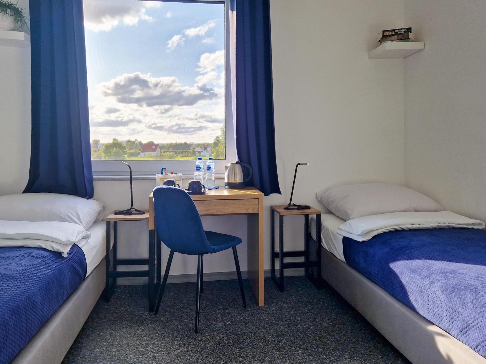 Mile Gdansk Airport & Parking Dlugoterminowy Bed & Breakfast Exterior photo